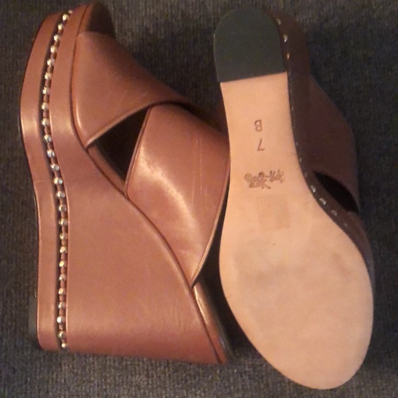 Coach leather slip in shoes.  I am a 7.5 and they fit me and are so comfortable! - Picture 4 of 7